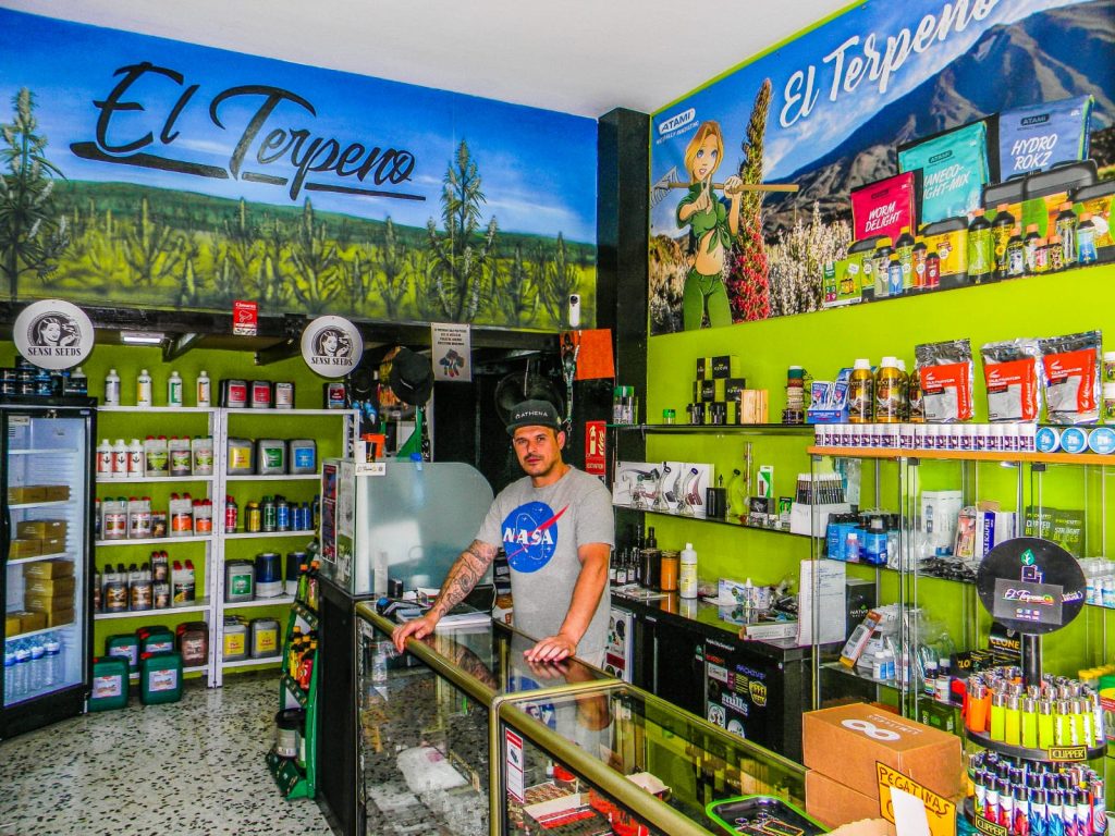 Picture of El Terpeno Growshop Counter with products San Isidro Tenerife