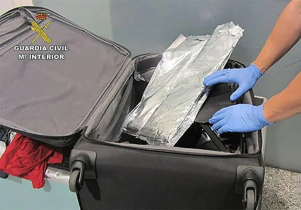 British mother and daughter arrested at airport in Spain for carrying 42 kilos of cocaine in their luggage