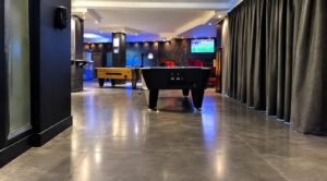 Games hall with pool and football tables at Meetpoint CSC in L'Alfàs del Pi